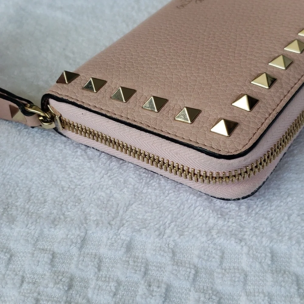 Valentino Garavani Rock stud zippy wallet 🔥 💕 - Picture 13 of 16